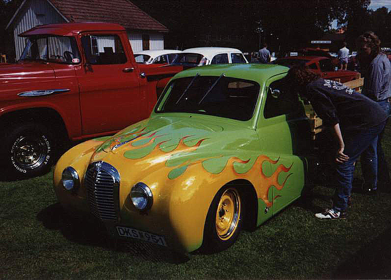 Early paintjob, done in 1990. Took first place in the truck/van category